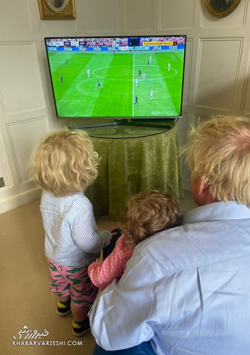 تصاویری خاص و ویژه از یک روز هیجانانگیز/ وقتی چند دختر میلیونها نفر جمعیت را به خیابانها کشاندند