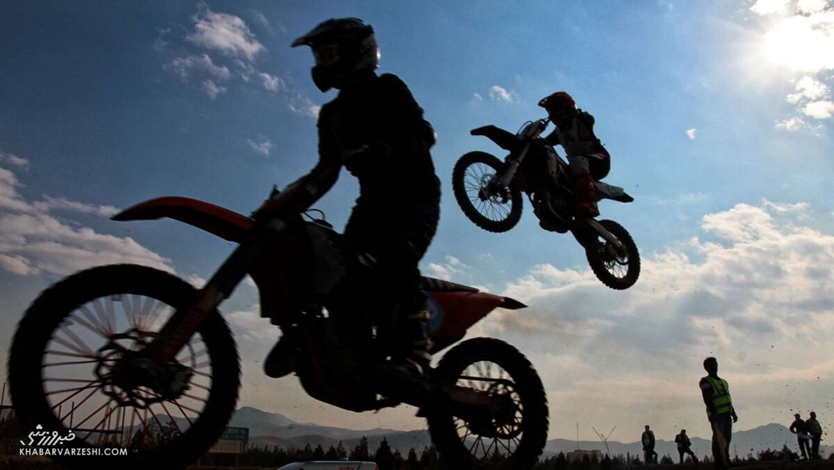 موتورسواری که دوست دارد دندانپزشک شود/ من و موتورم قهرمان هستیم