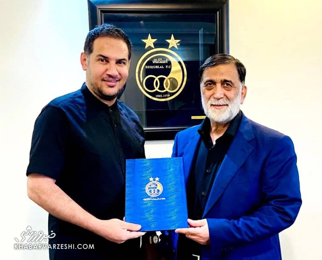 عکس| بازگشت هافبک سابق آبیها به استقلال/ حکم جدید آجرلو امضا شد