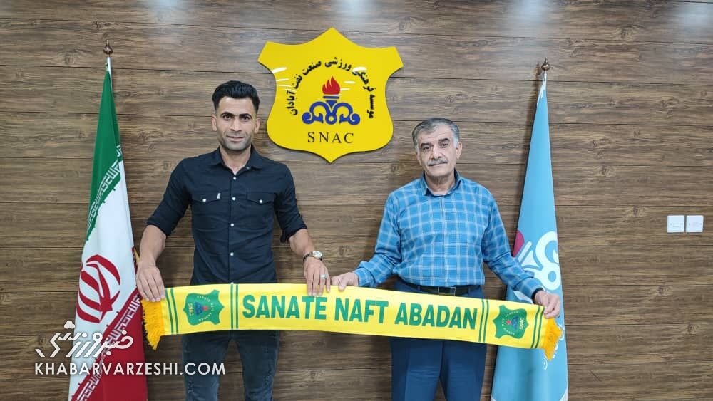 عکس| یک استقلالی قراردادش را با تیمش تمدید کرد