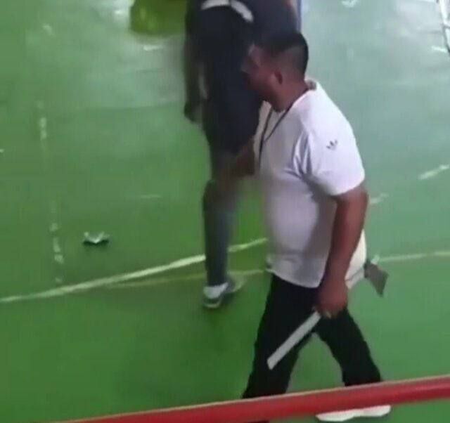 عکس| درگیری خونین در رقابتهای لیگ کشتی ایران/ قمه کشی و حمله با تبر