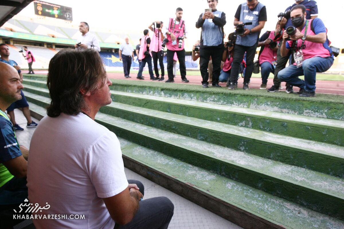 فقط وحید قلیچ از این مربی تعریف میکند!/ بازیکنان ۷۰۰ میلیاردی استقلال فقط در زمین راه رفتند/ ۳ ماه هم بازی میکردیم گل نمیزدیم!