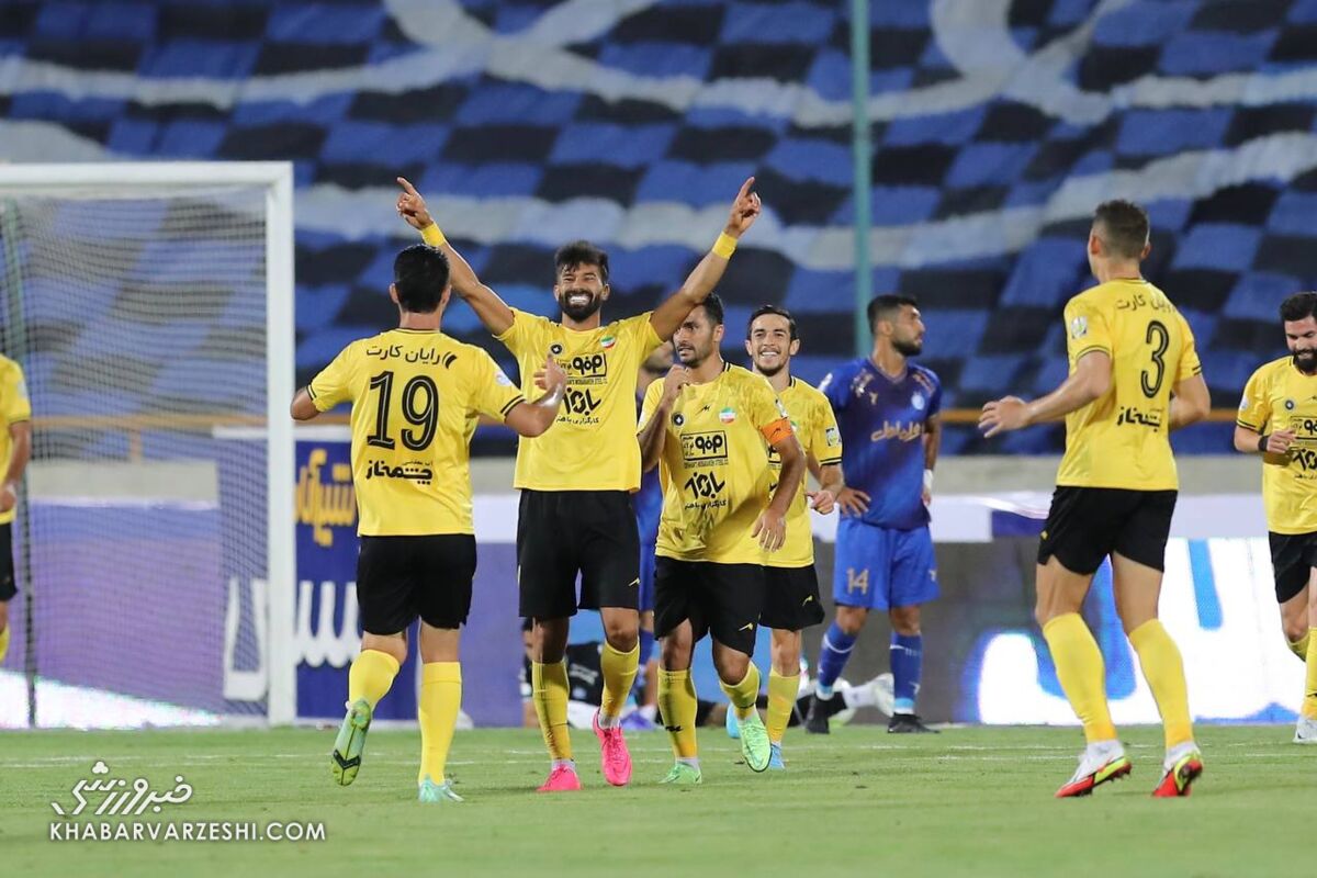 فقط وحید قلیچ از این مربی تعریف میکند!/ بازیکنان ۷۰۰ میلیاردی استقلال فقط در زمین راه رفتند/ ۳ ماه هم بازی میکردیم گل نمیزدیم!