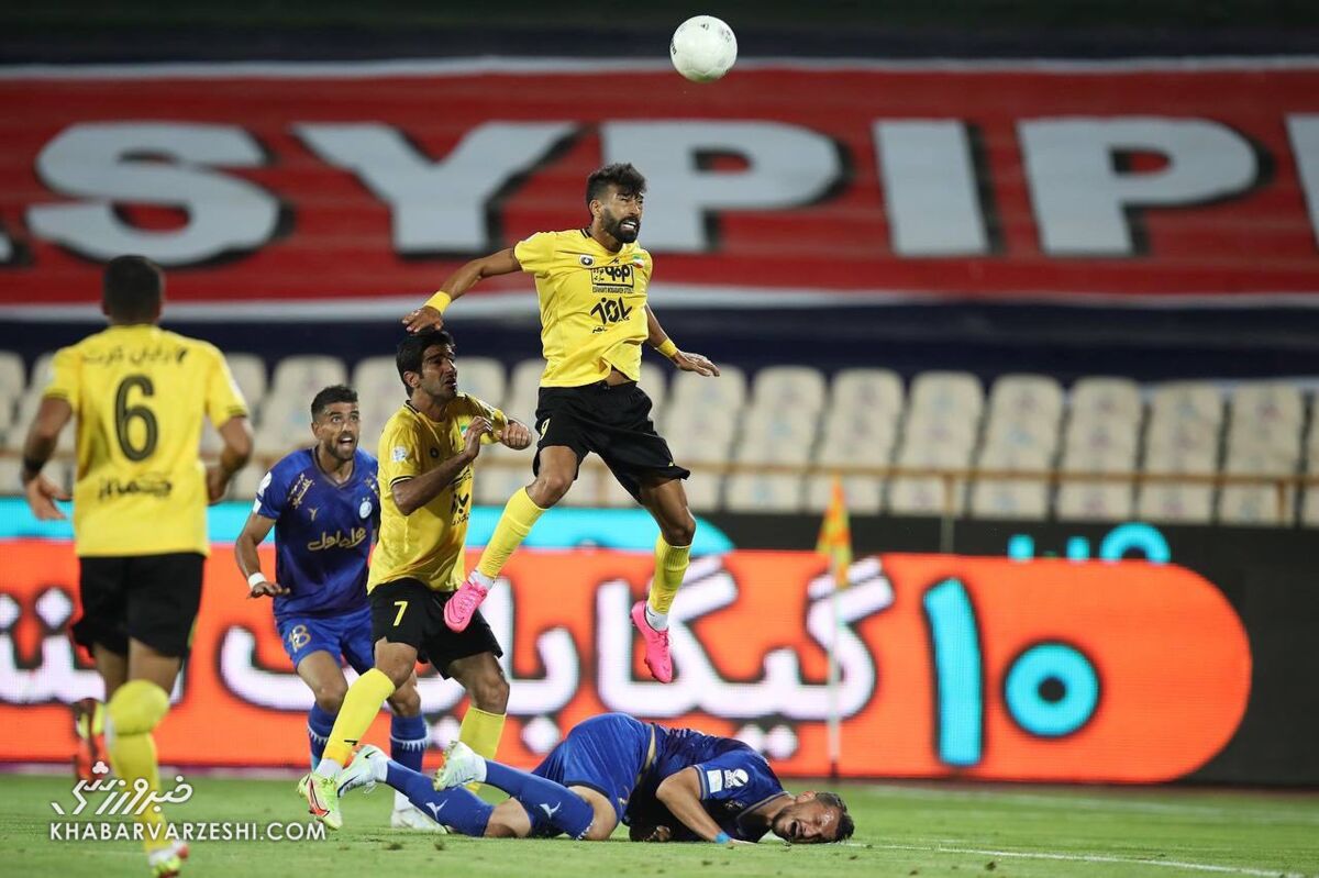 استقلال یورو خرج می کند ولی فعلا خروجی اش ریالی هم نیست/تیم ساپی اینقدر دنبال پنالتی نباشد و گل بزند/ یک ماه طول می کشد تا قایدی، قایدی سابق شود