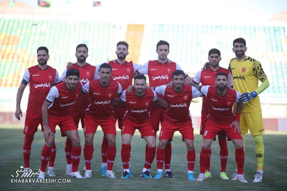 ذوبآهن ۰ - پرسپولیس ۰/ پرسپولیس حریف ذوب آهن ۱۰ نفره نشد/ تیر دروازه علیه پیروزی سرخها در هفته اول