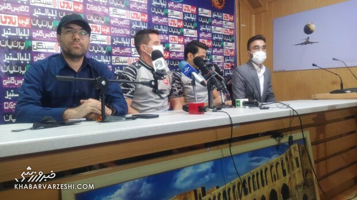 جزئیات نشست خبری جنجالی پرسپولیسیها در اصفهان/ ما نمیرویم بیرون؛ تشریف ببرید پایین!