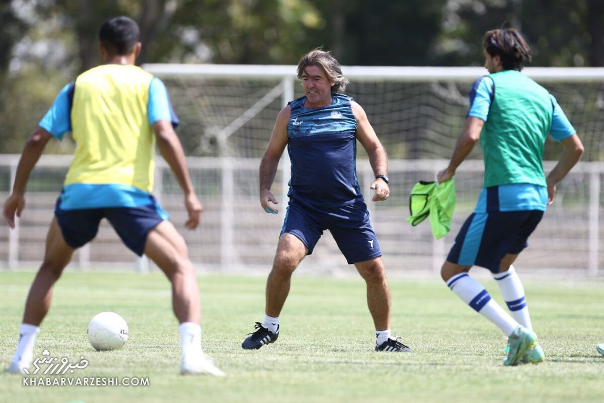 عکس| ساپینتو در تمرین استقلال «رمبو» شد