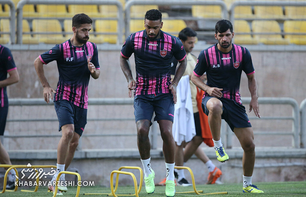 عکس| ستاره جدید پرسپولیس یک سروگردن بالاتر از همه/ چهره خطرناک روی زمین و هوا