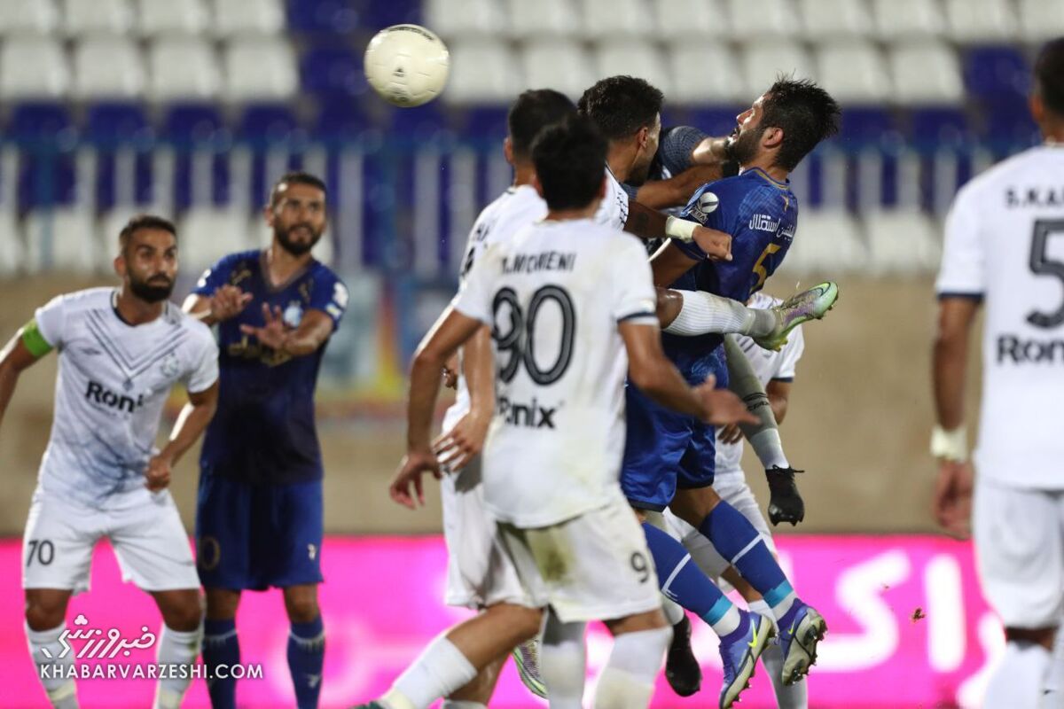 بااین خریدها استقلال یک گل از مس جلوست/ مدافع تیم چون حاشیه درست نمی کند بازی اش نمی دهند/ داور اشتباه کند ساپینتو چه کارش می کند؟