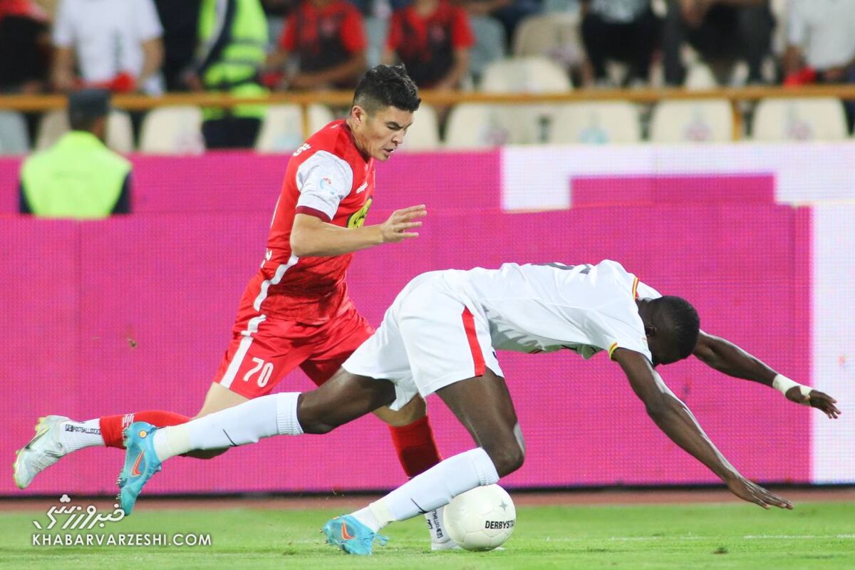 شیخ دیاباته زمین تا آسمان با تمیروف فرق می کند/ طرف ۵۰ هزار دلار گرفت و رفت!/ آقای گل لیگ برتر به درد پرسپولیس می خورد؛ حیف شد