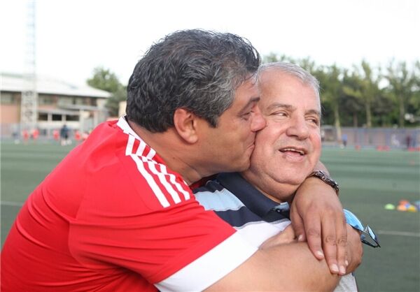 حمله تند فرزند اسطوره پرسپولیس به روزنامه نگار تاجی! حمله تند فرزند اسطوره پرسپولیس به روزنامه نگار تاجی!