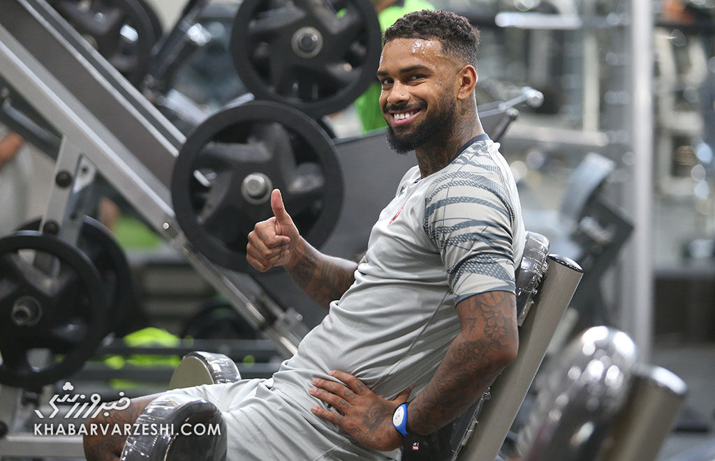 کاش استقلال هم یک لوکادیا داشت/ این هلندی موقعیت۶۰ درصد را گل میکند/ فتحاللهزاده همراه مسی، رونالدو را هم بیاورد