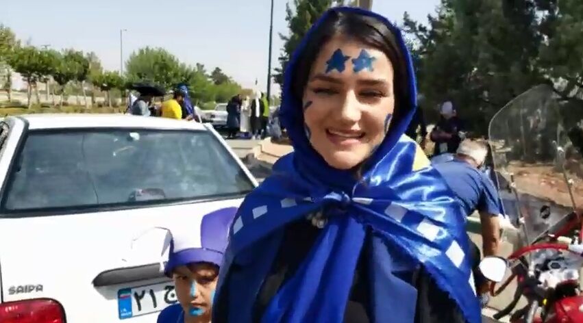 ببینید| درخواست خانم هوادار استقلال از آقایان/ کاری نکنید آخرین بارمان باشد