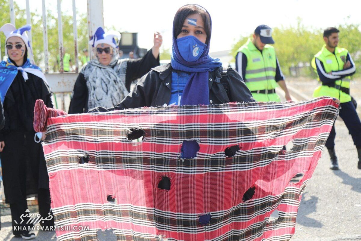 تدارک ویژه دختران استقلالی برای حضور در آزادی/ افزایش ۴۰۰ درصدی جایگاه خانمهای آبی/ دربی غیرمستقیم سرخابی ها!/شرایط ورود زنان به ورزشگاه بهبود یافت