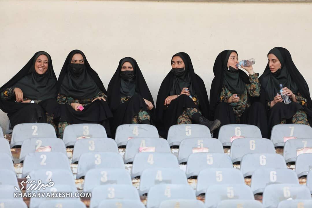 عکس| پلیس های زن هم به استادیوم رفتند!