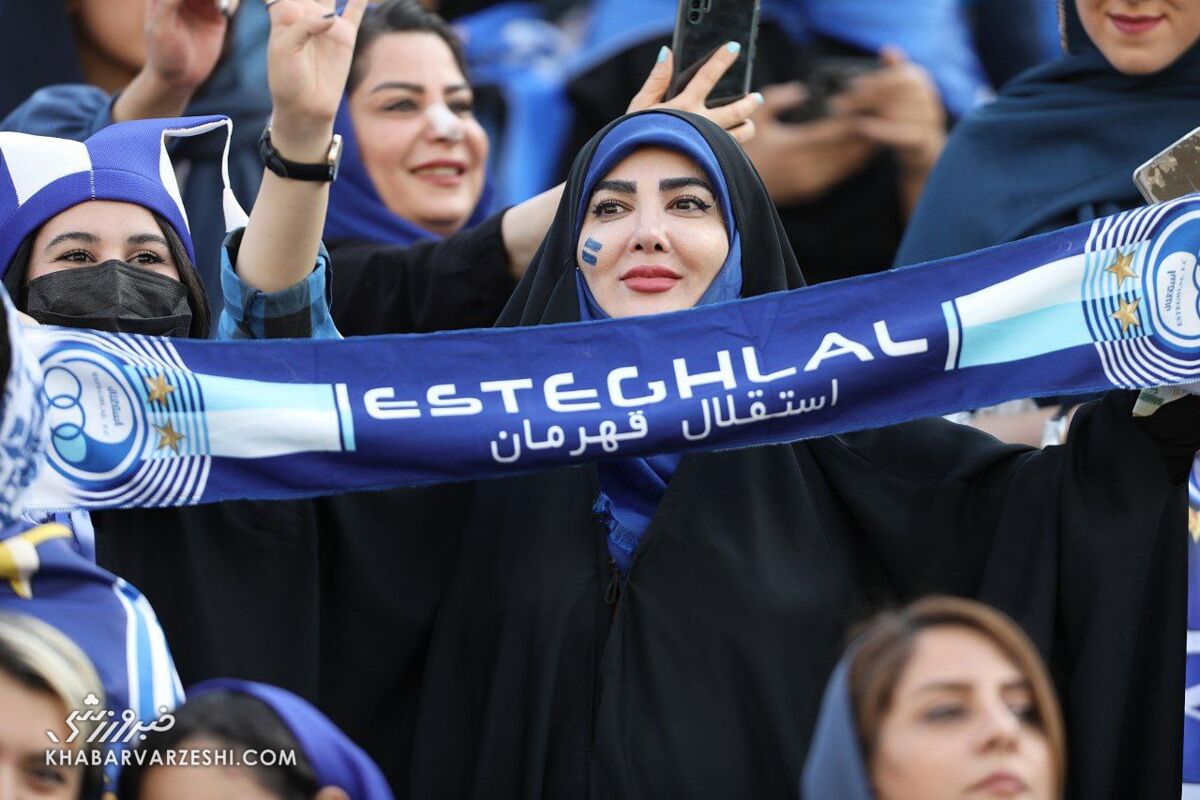 - زنان مشوق استقلالی قبل از استادیوم به باشگاه می‌روند