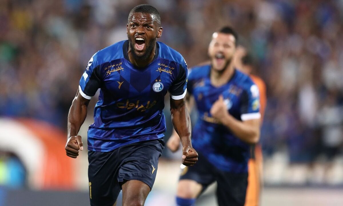 استقلال لرزه به تن سپاهان انداخت/ یامگا ثابت کرد مهاجمی در کلاس اروپاست/ بانوان فضای استادیوم آزادی را خانوادگی کردند/ قایدی که آمد مس بهم ریخت