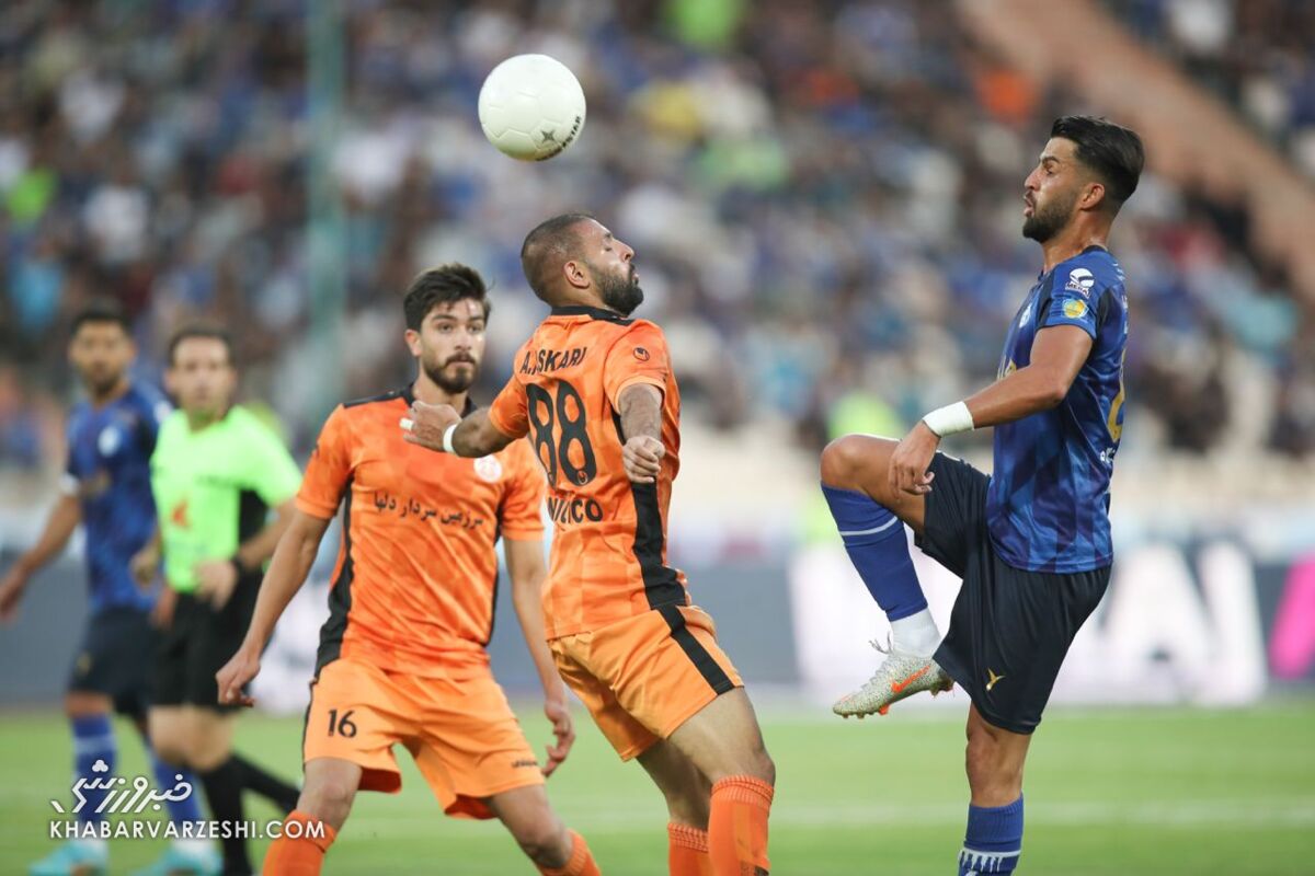 واکنش هافبک هجومی استقلال به حرکات ساپینتو؛ هر کسی کاراکتر خودش را دارد/ من دوست داشتم برای یک تیم صنعتی بازی کنم/ نمیخواهم به گذشته برگردم