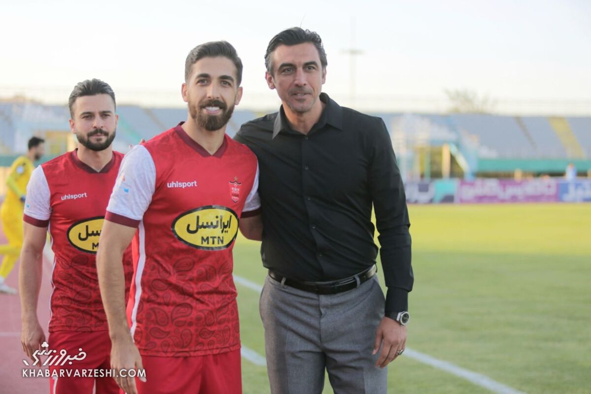 تصاویر | خوش و بش سرمربیهای استقلالی و پرسپولیسی / شوخی سروش رفیعی ببا مربی استقلالی حریف/ جایگاه خاص چهره محبوب سرخها