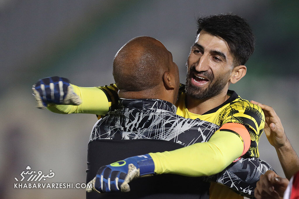 پرسپولیس همه جوره خوش شانسی آورد/ لوکادیا آن گل را هم نمی زد که دیگر مهاجم نبود/ پرسپولیس هنوز آن تیمی نیست که دوستش داریم