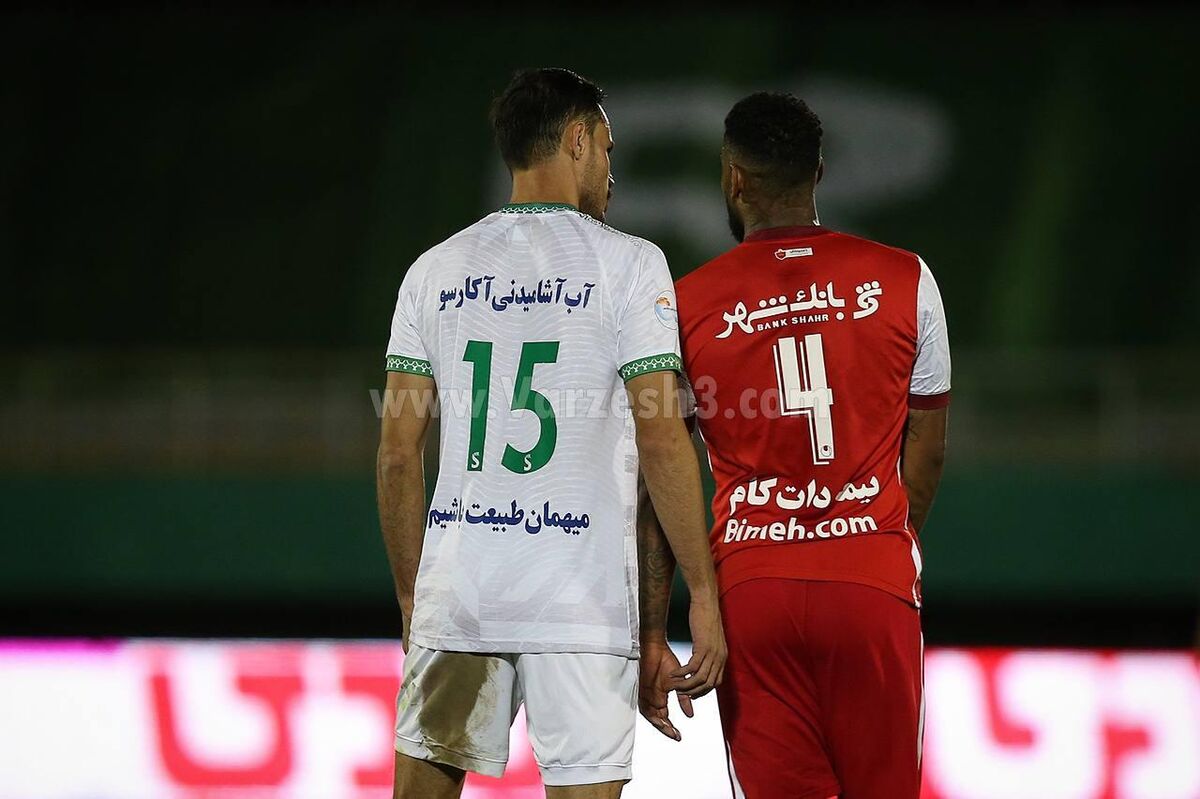 عکس| فریم به فریم با رژه مدافع آلومینیوم روی اعصاب لوکادیا/ درگیری مهاجم پرسپولیس با موسوی