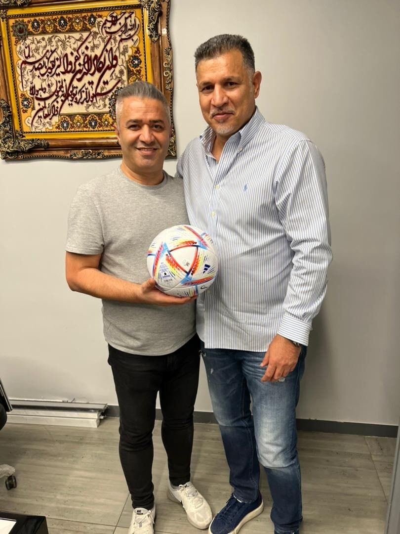 عکس سورپرایز علی دایی در آستانه جام جهانی/ هدیه ویژه به شهریار خبرساز شد