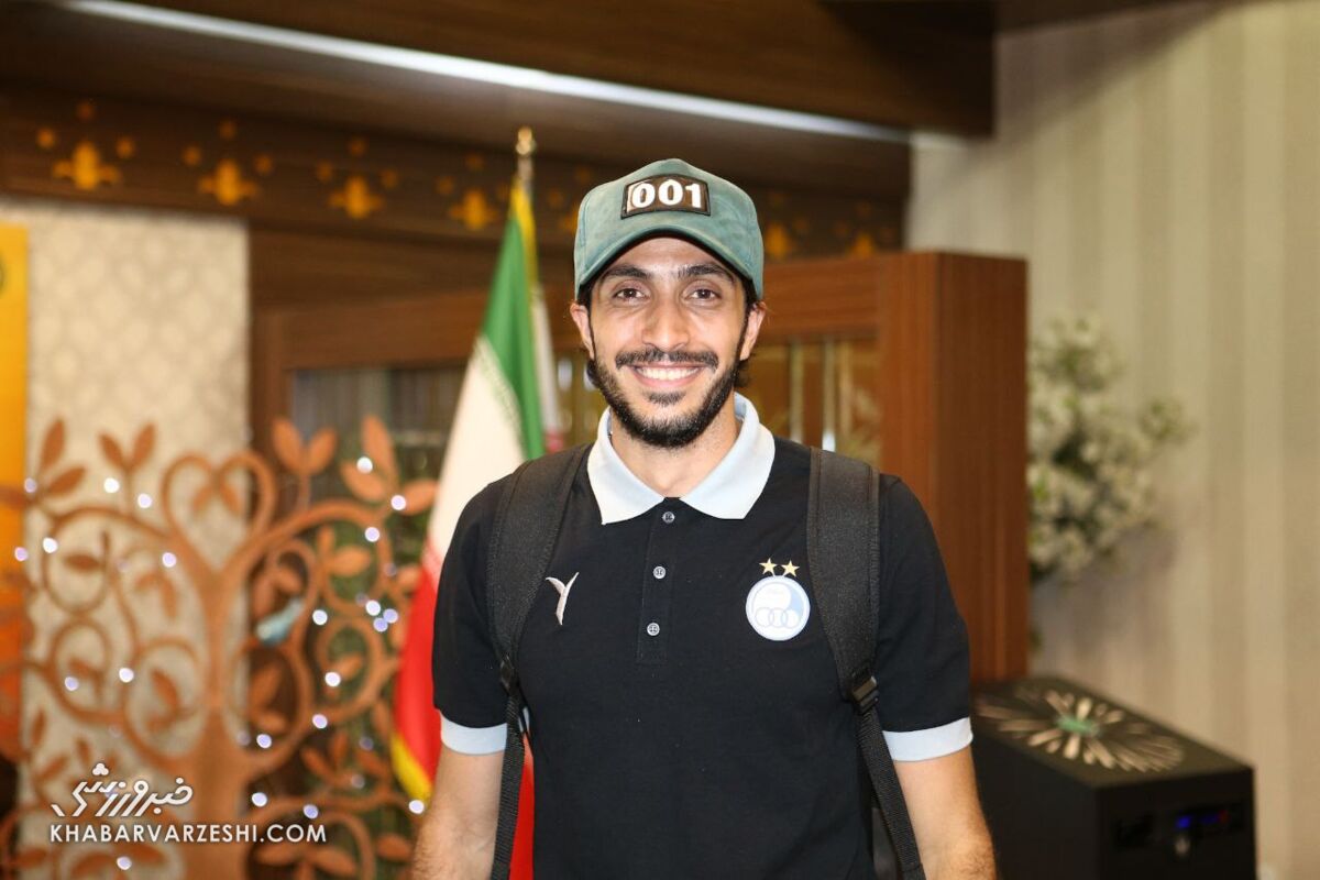 عکس|بازیکن استقلال بدون کارت بازی راهی مسجدسلیمان شد