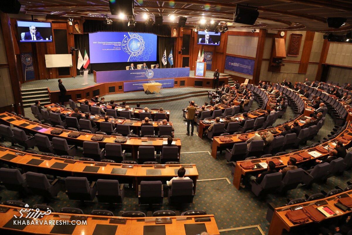 ببینید| انتخابات فدراسیون با برتری قاطع تاج به اتمام رسید/ عکس یادگاری مدیران سرخابی با رئیس جدید فوتبال ایران