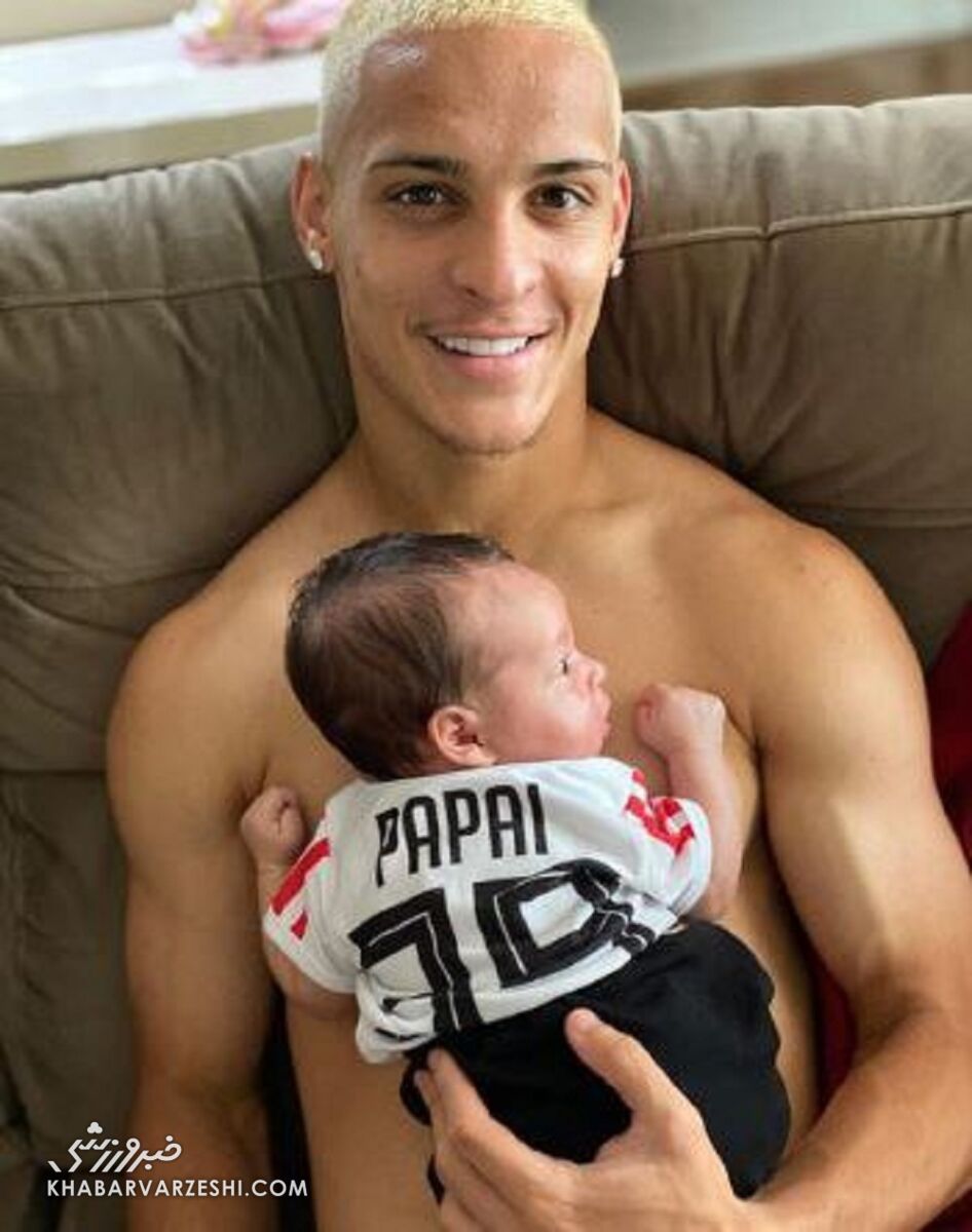 نکاتی جالب درباره ستاره جدید قرمزها که نمیدانستید/ وینگر، پدر، نویسنده؛ با ۲۲ سال سن!