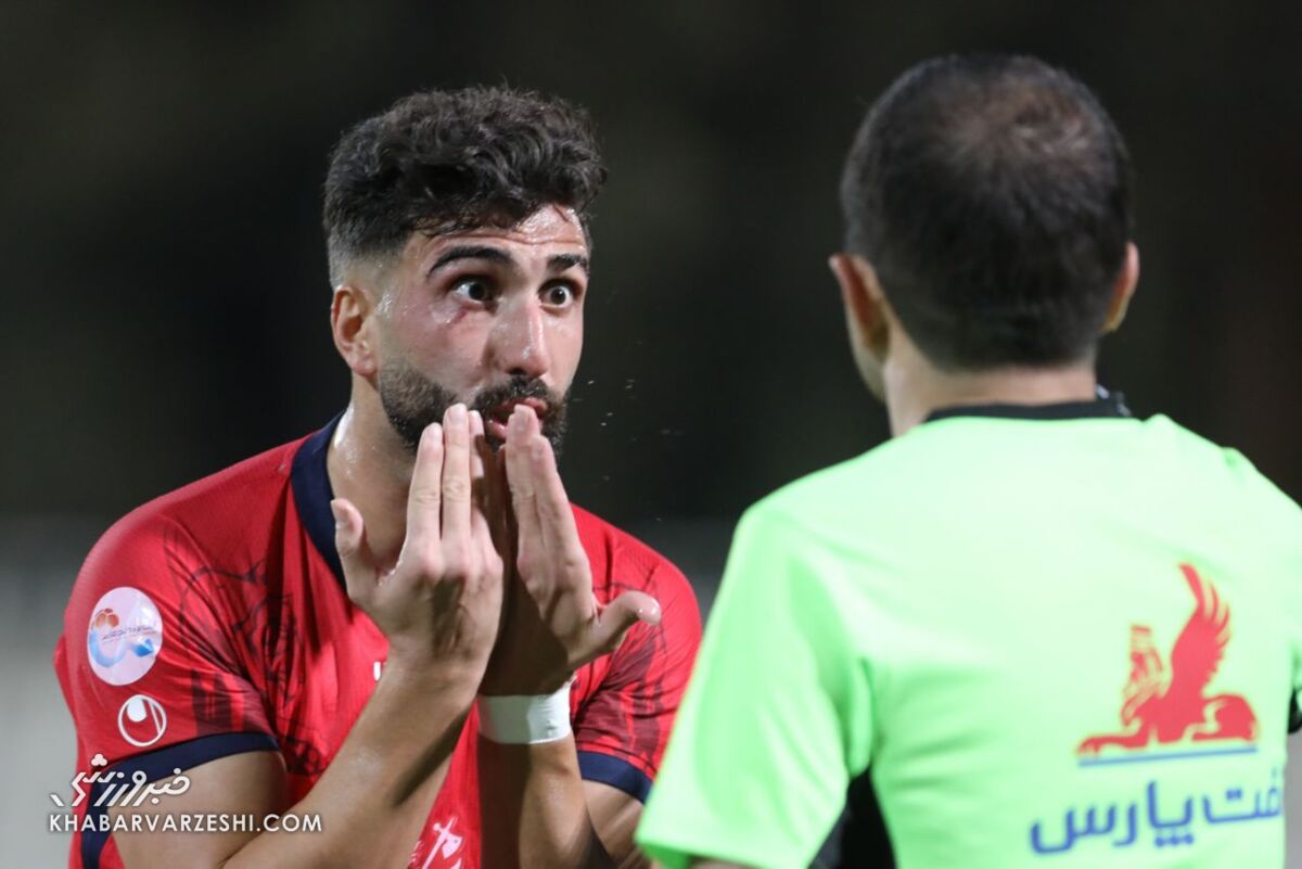 عکس| بازیکن پرسپولیسی رسماً سرخپوش شد/ امضای قرارداد دو ساله با باشگاه جدید عکس| بازیکن پرسپولیسی رسماً سرخپوش شد/ امضای قرارداد دو ساله با باشگاه جدید
