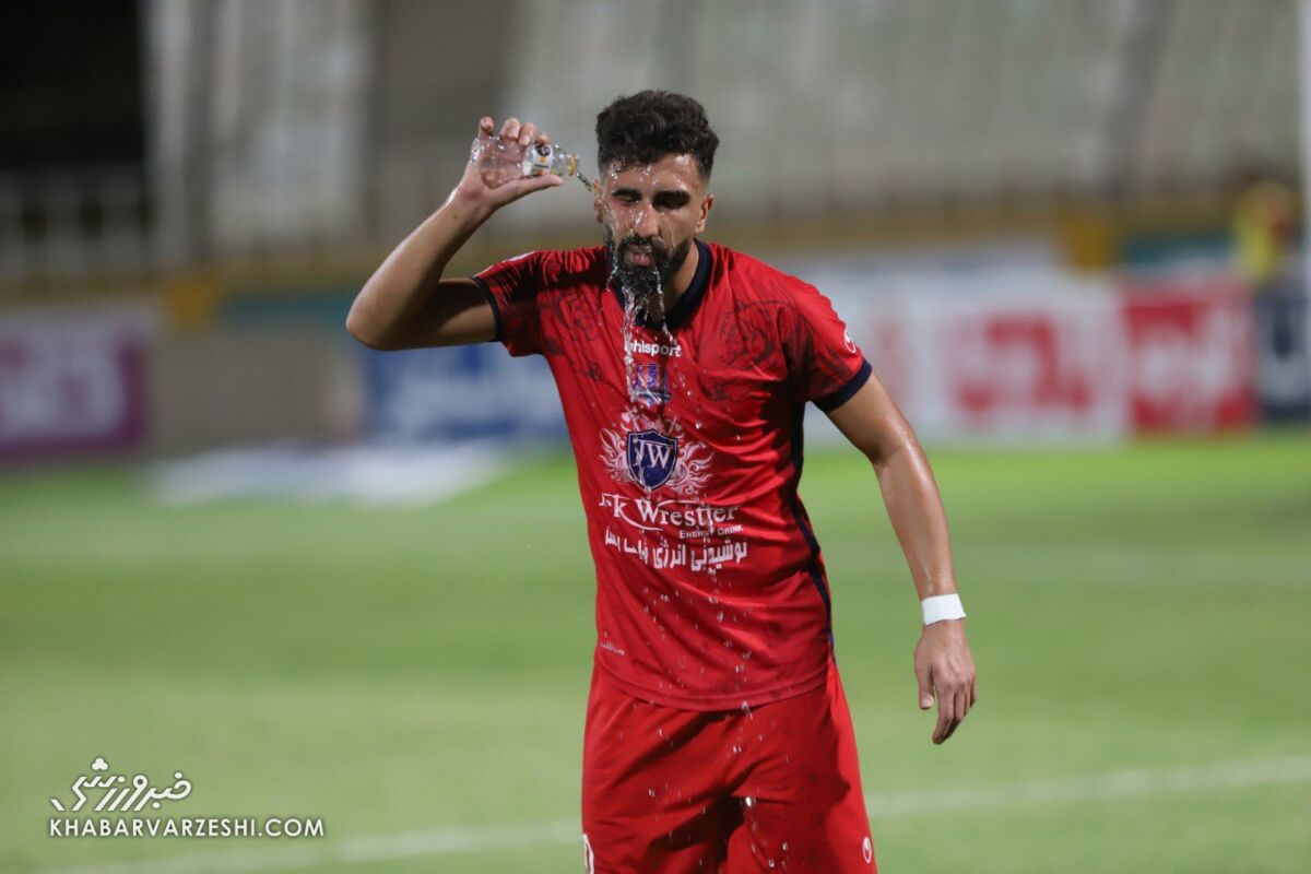 سرمربی استقلالی دوباره به بازار نقل و انتقالات ورود کرد؛ من وینگر پرسپولیسی را می خواهم/ بازیکنان خارجی کجا هستند؛ آنها را بیاورید!