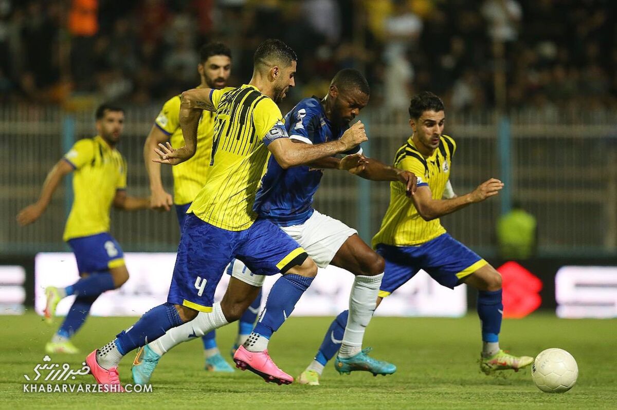 چرا ساپینتو بازیکن ۱۰۰ میلیاردی اش را بازی نمی دهد؟/ لطفا یامگا را خفه نکنید؛ بگذارید نزدیک دروازه باشد/ او یادش رفته که هوادار استقلال نیست