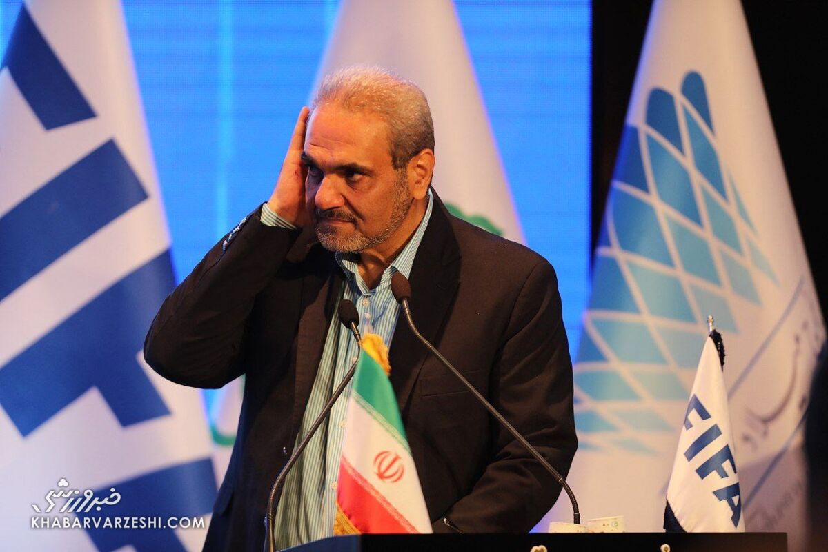 دفاع تمامقد جواد خیابانی از خودش؛ من یک چیز عجیب غریبیام/ در زندگی ۱۷ هزار فیلم دیدهام/ ناراحتم که دیگر نمیبینم مردم بخندند