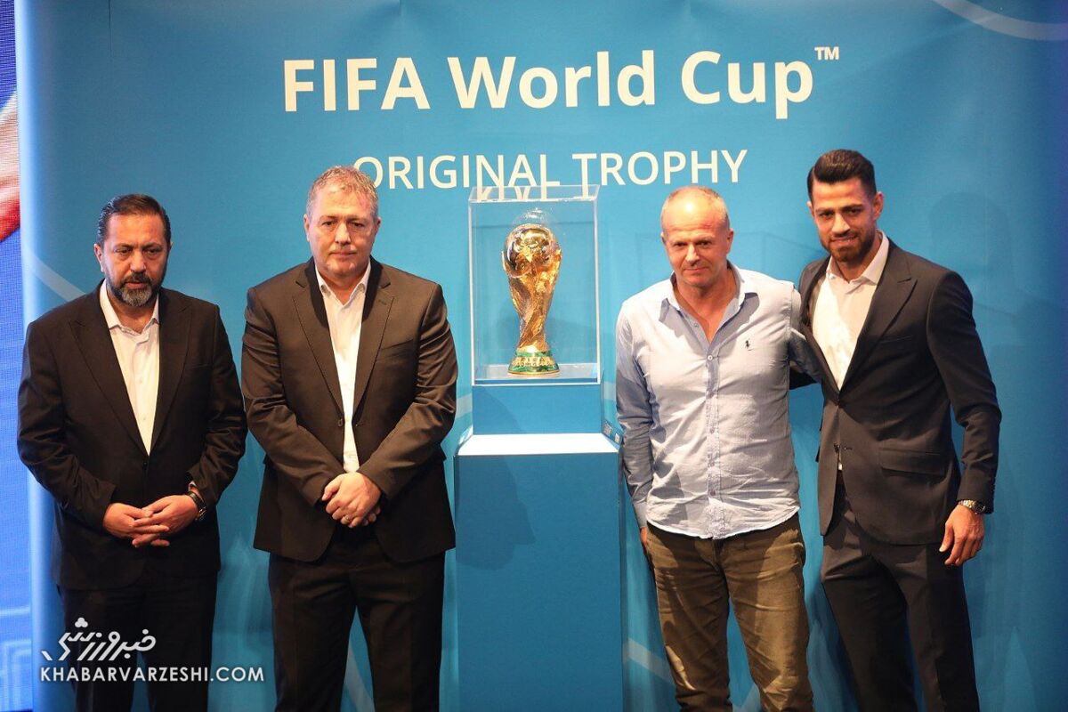 تصویری که در تاریخ مربیگری اسکوچیچ ماندگار خواهد شد/ ماجرای ۲ حامی سرمربی تیم ملی ایران در مراسم پرحاشیه