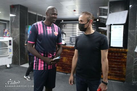 یحیی گلمحمدی و شیخ دیاباته؛ تمرین پرسپولیس در سالن (11 شهریور 1401)