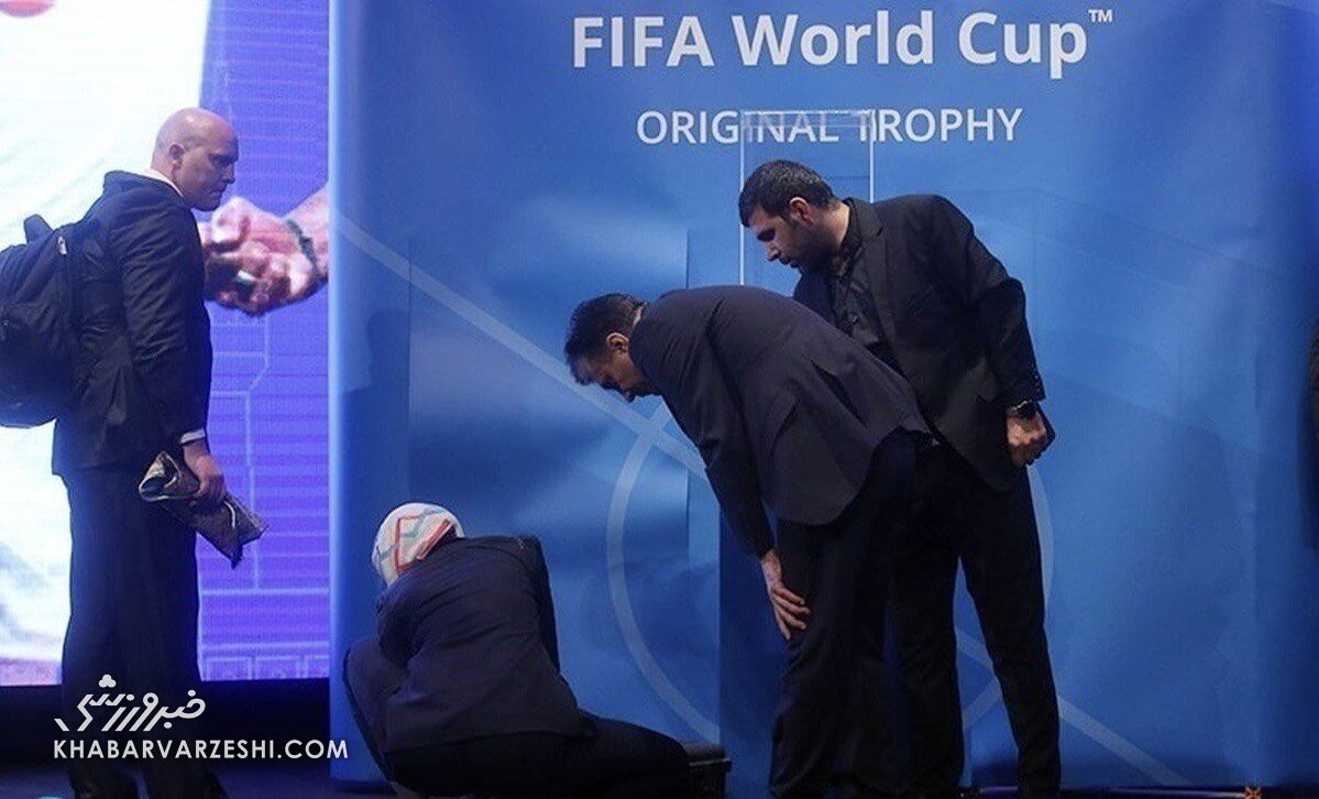 همه از مراسم رونمایی جام جهانی ناراحت بودند به جز یک نفر!/ نمایندگان فیفا را برای آموزش و یادگیری بیشتر به ایران بفرستید