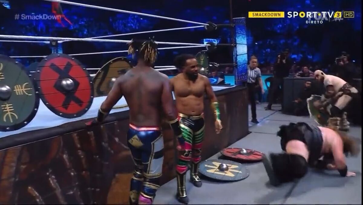 تصاویر| پای طارمی به مسابقات کشتی کچ باز شد!/ حمله عجیب روی مهاجم ایرانی پورتو