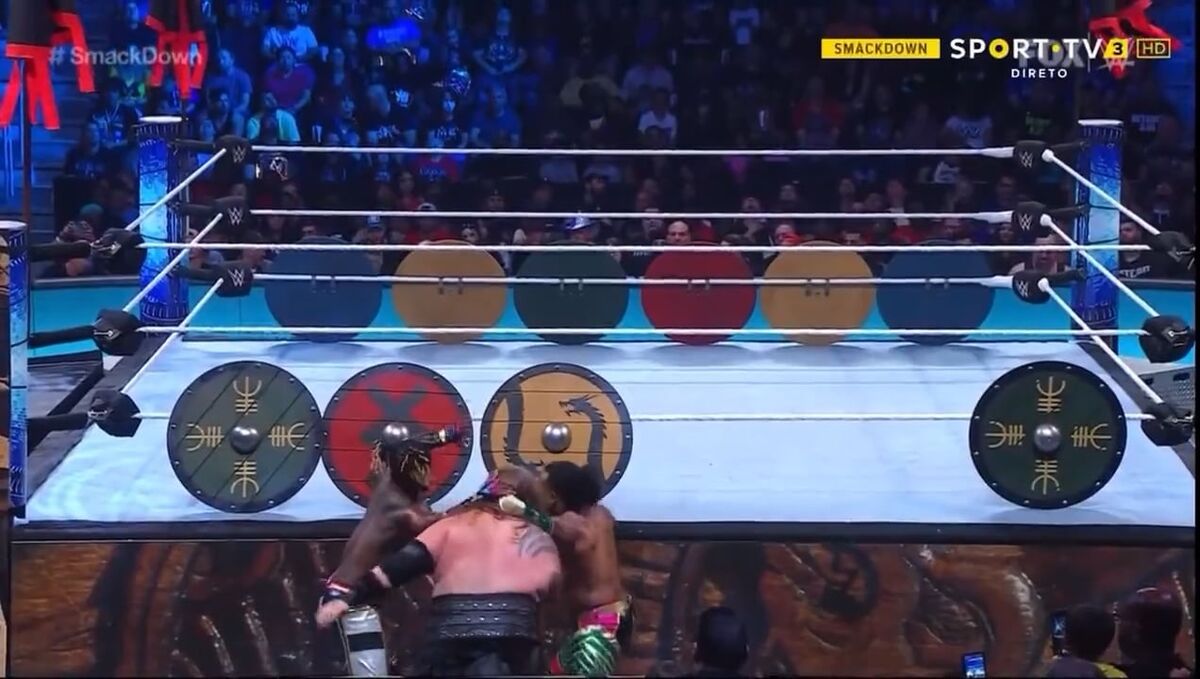 تصاویر| پای طارمی به مسابقات کشتی کچ باز شد!/ حمله عجیب روی مهاجم ایرانی پورتو