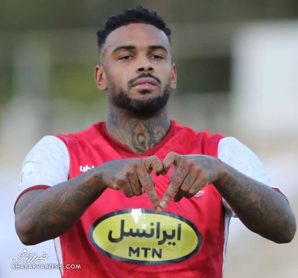 عکس| خوشحالی خاص لوکادیا/ قلب قرمز برای پرسپولیسیها