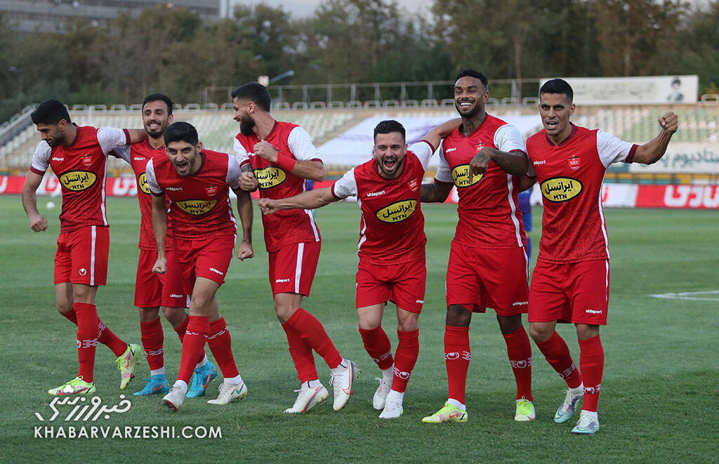 قول پیشکسوت فوتبال به پرسپولیسیها/ معمای گلزنی بیشتر لوکادیا در این صورت حل میشود!