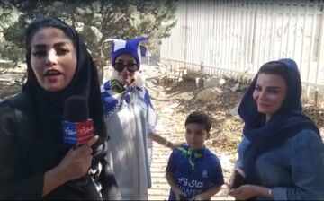 ببینید| خانواده سرخابی به استادیوم آزادی رفتند!/ آروزی مهم دختر استقلالی و مادر پرسپولیسی