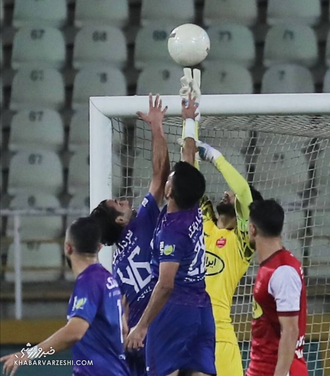 عکس| شیطنت بیرانوند پس از شکسته شدن رکوردش/ گلر پرسپولیس این گونه ناراحتیاش را نشان داد!