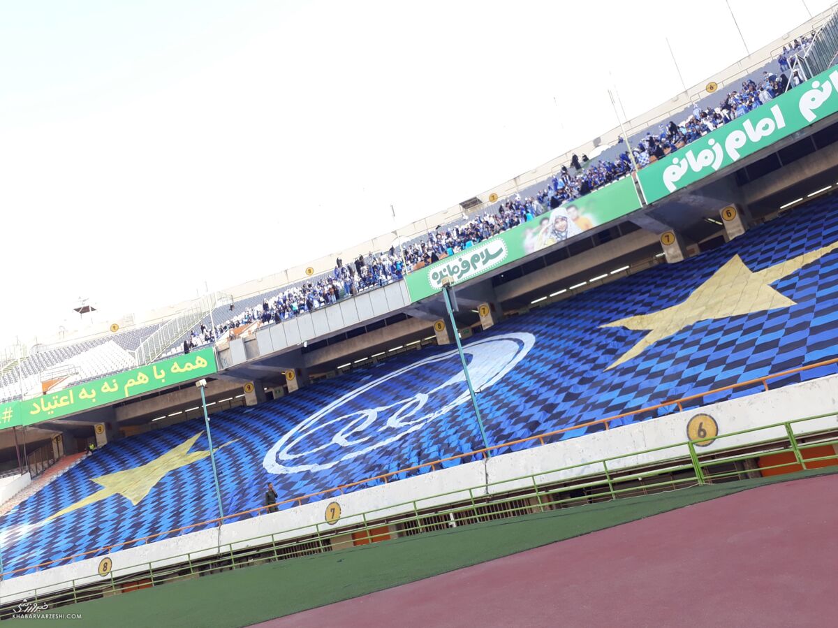 عکس | غیبت ۷بازیکن در لیست امروز آبیها / بازار داغ سلفی هواداران استقلال با سرمربی سپاهان