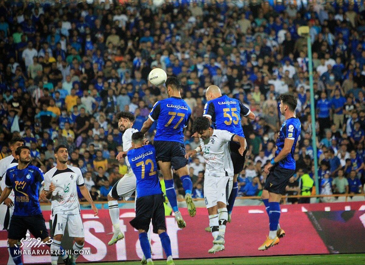 آقای ساپینتو! به پیشکسوت استقلال نمی توانی لگد بزنی/ هر بچه ای می داند مشکل استقلال کجاست! تو نفهمیدی؟/ از قایدی با۱۵۰سانت قد توقع سرزنی داری؟