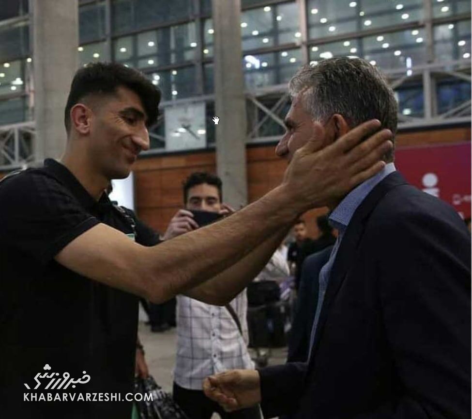 تصاویر| لحظه های احساسی کی روش و شاگردانش با چشمان گریان/ وقتی همه فکر می کردند این آخرین دیدار است!