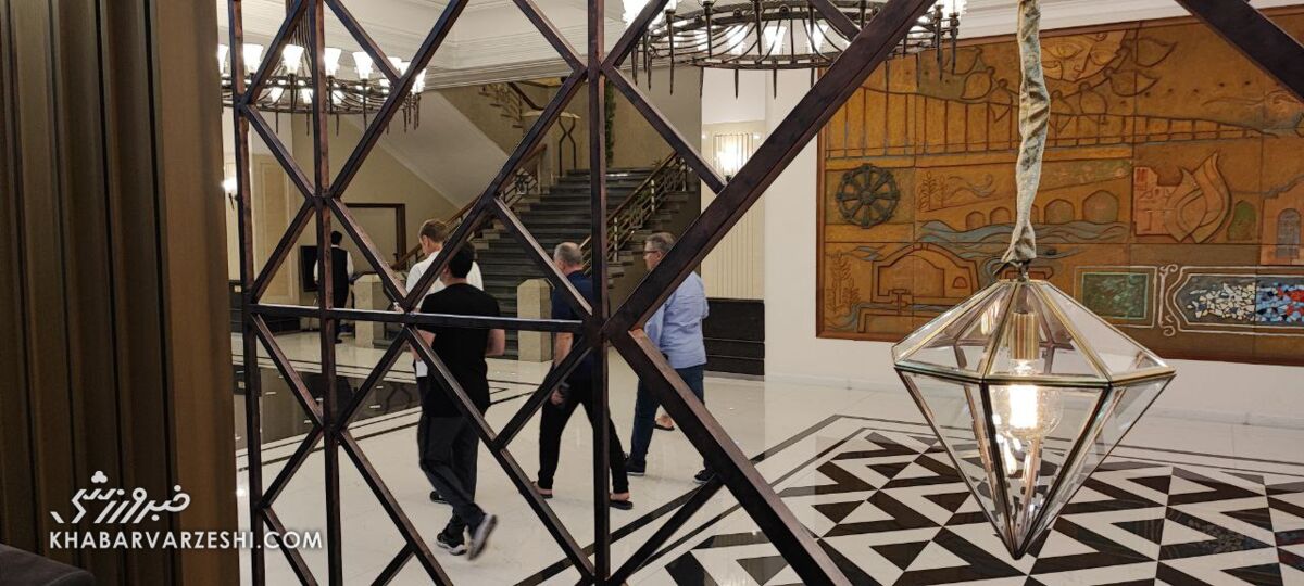 عکس| لحظه های جهنمی اسکوچیچ؛ از لابی هتل تا کافی شاپ/ آخرین روز سرمربی تیم ملی چطور گذشت؟