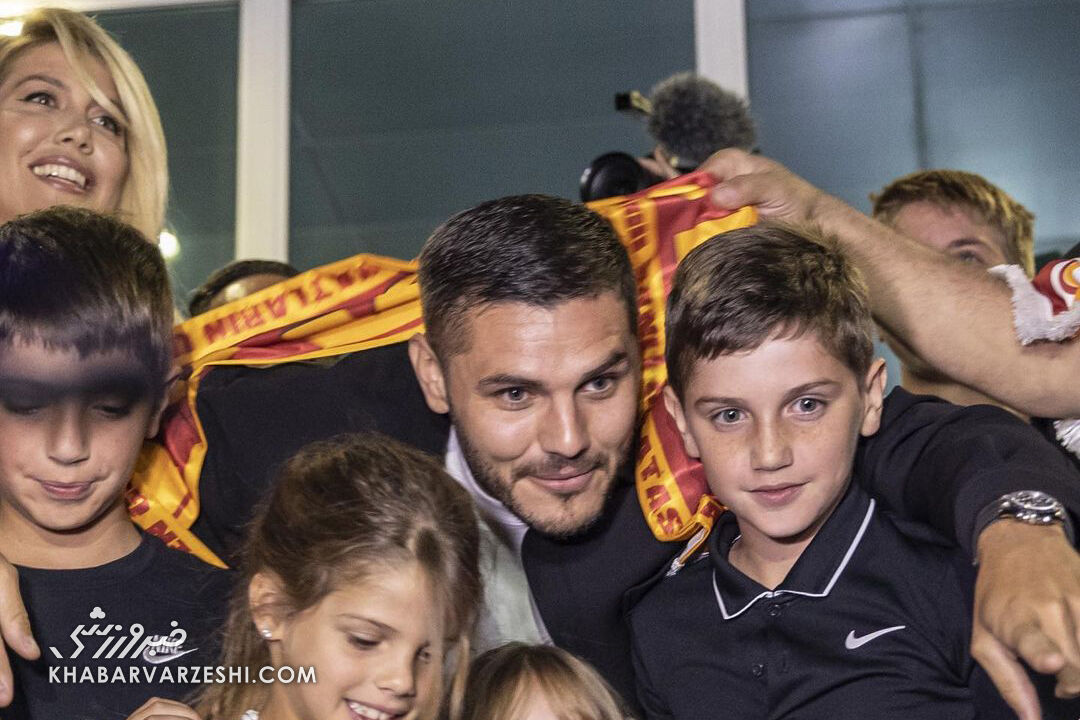 عکس| استقبال پرشور از جانشین مهدی طارمی/ ستاره پرحاشیه در نزدیکی ایران