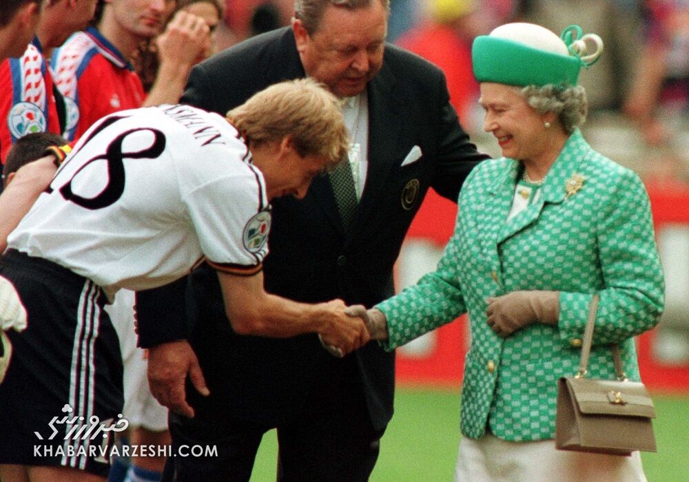 تصاویر جالب از حضور ملکه در رویدادهای مختلف ورزشی/ از اهدای کاپ قهرمانی جام جهانی تا همراهی جیمز باند
