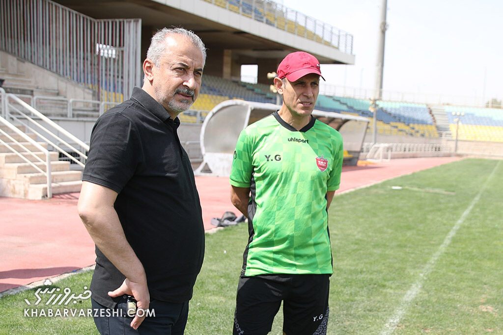 درویش: مهاجم خارجی با بررسی گلمحمدی به پرسپولیس میآید/ کمک کنید به جنگ تیمهای حکومتی برویم!