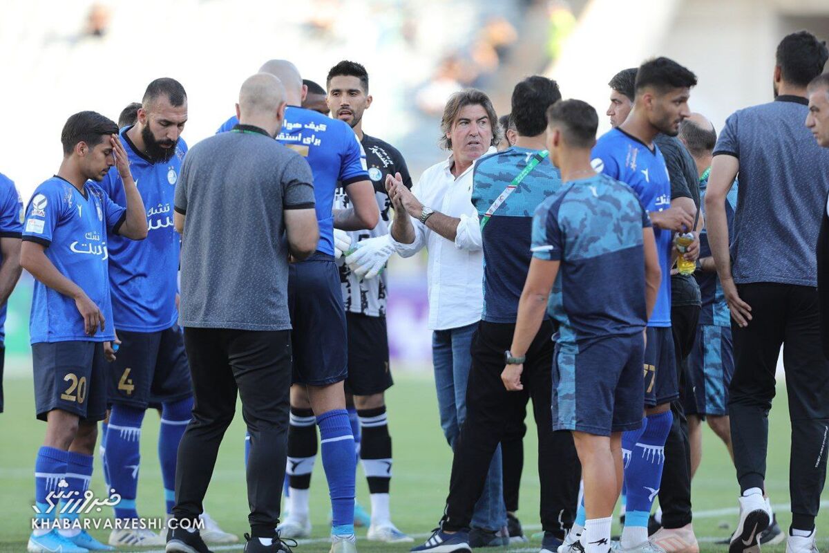 تصاویر | خشم ساپینتو و ضربه به صورت مربی آبیها / شعار عجیب هواداران استقلال علیه مطهری